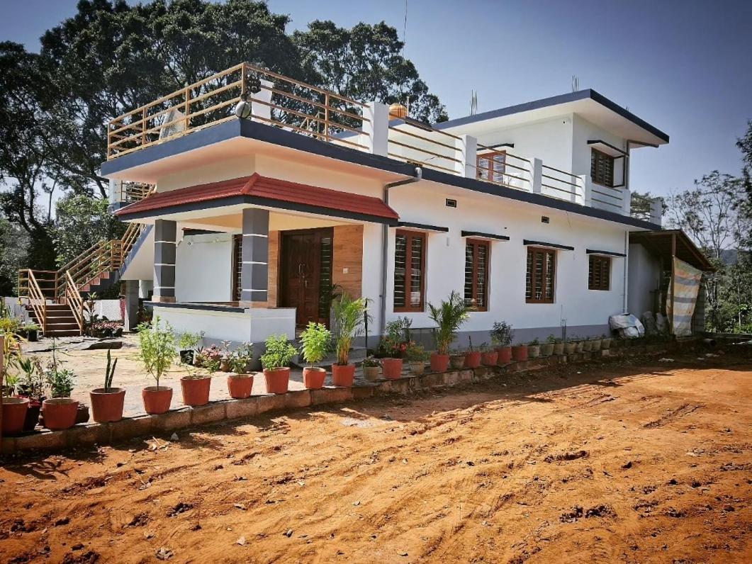 Coorg Teakwood Treasure Homestay 马迪凯里 外观 照片