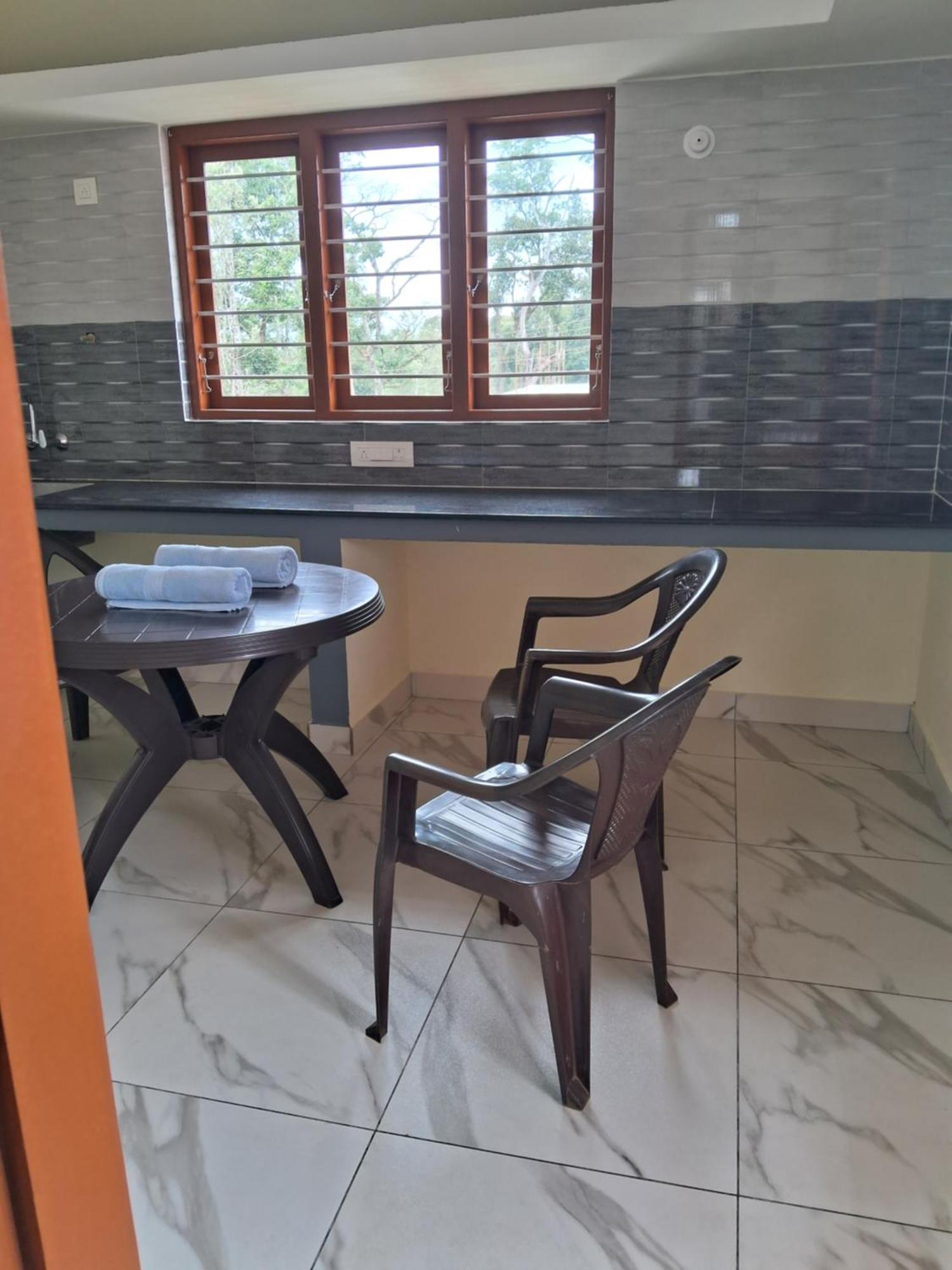 Coorg Teakwood Treasure Homestay 马迪凯里 外观 照片